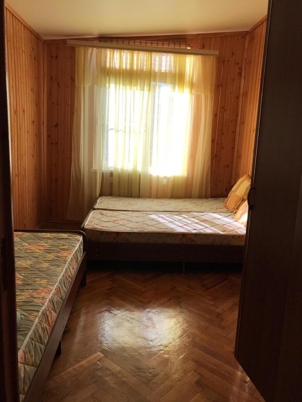 Hotel Гостевой Дом С Садом Gagra Exterior foto