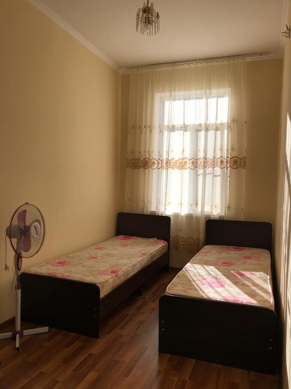 Hotel Гостевой Дом С Садом Gagra Exterior foto